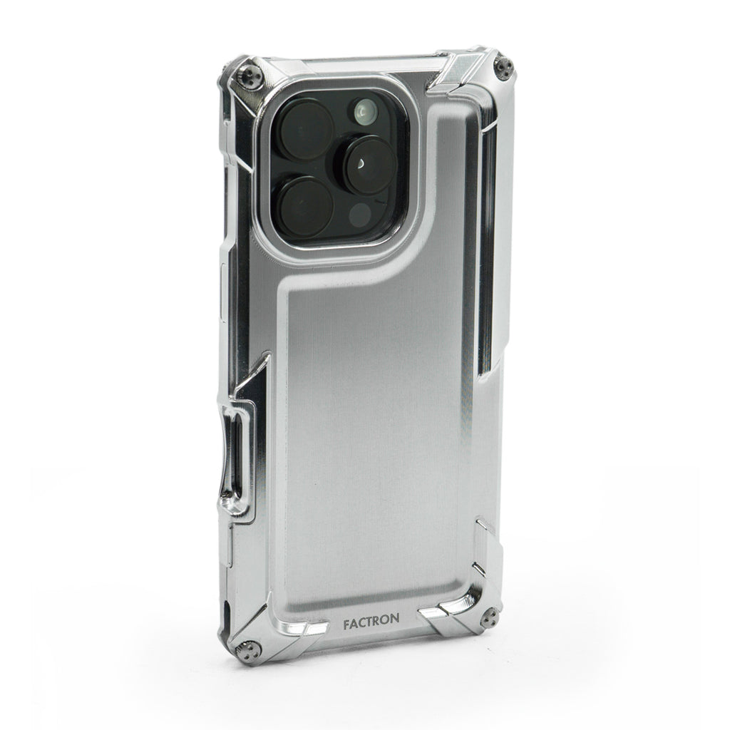 Quattro for iPhone 17Pro HDシャイニーシルバー 超々ジュラルミン